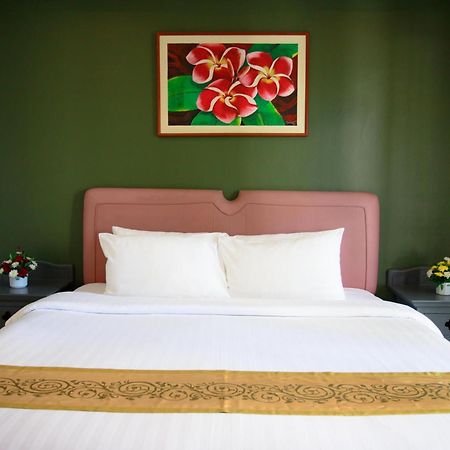 The Corner Apartment Patong Bagian luar foto