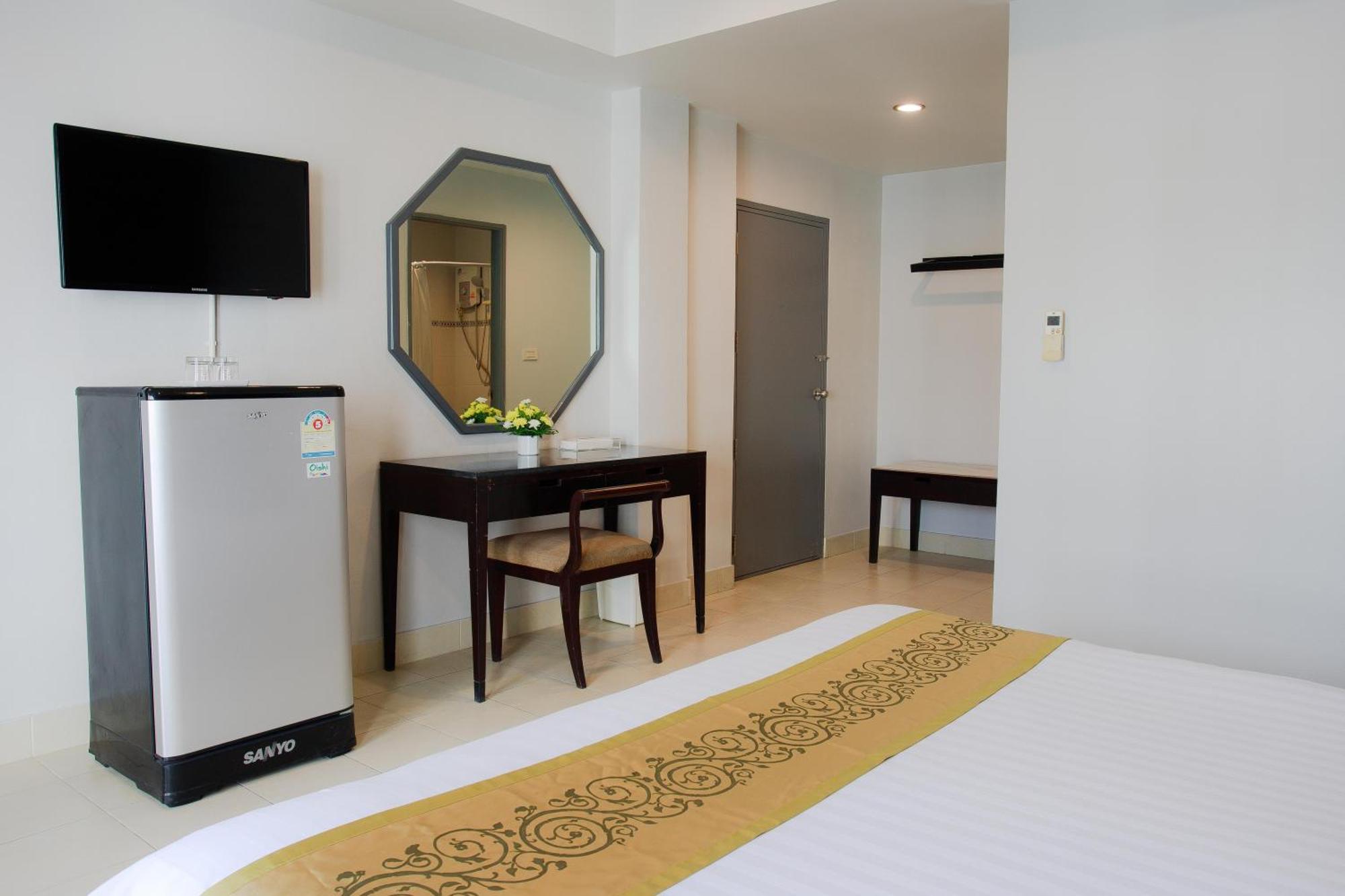 The Corner Apartment Patong Bagian luar foto