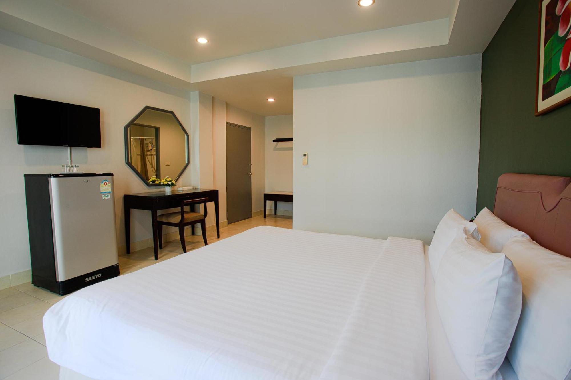 The Corner Apartment Patong Bagian luar foto