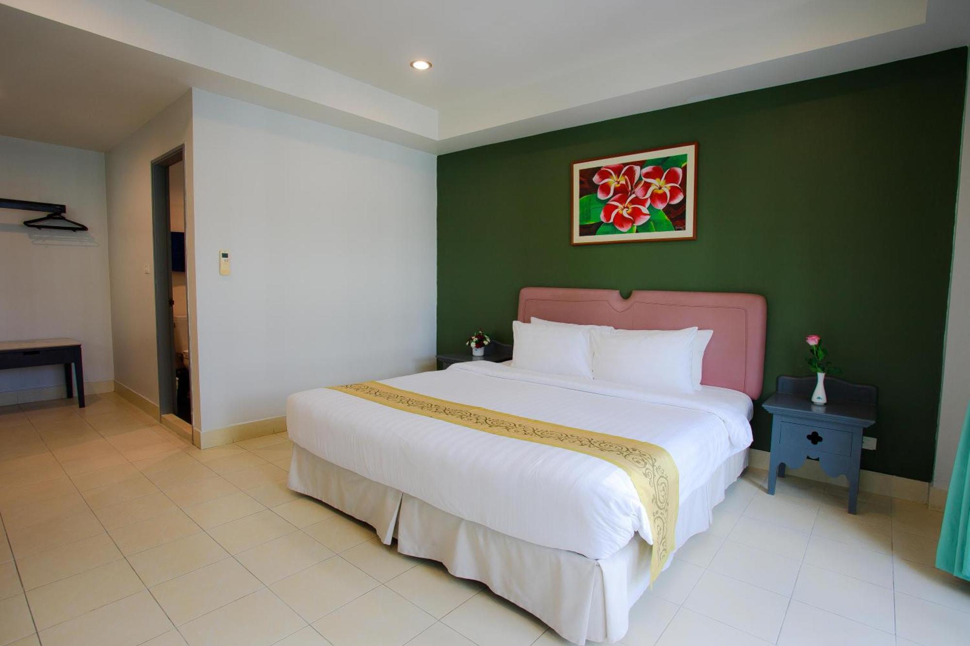 The Corner Apartment Patong Bagian luar foto