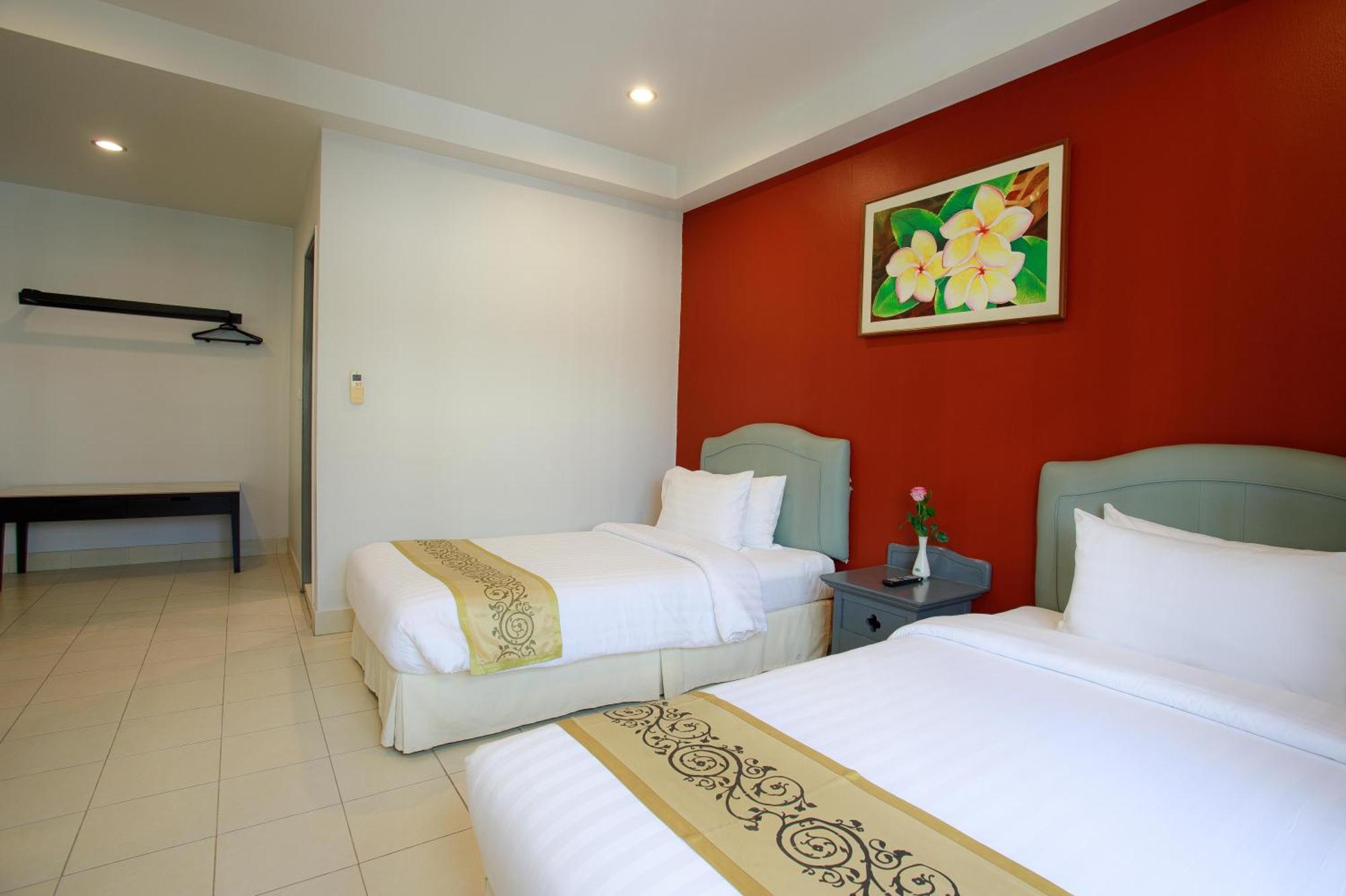 The Corner Apartment Patong Bagian luar foto