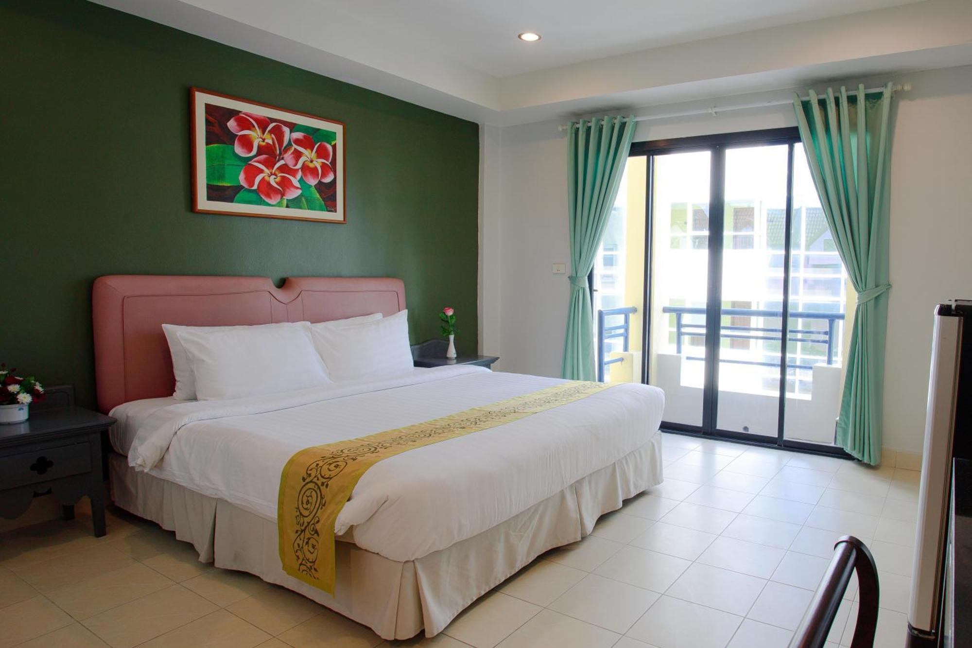 The Corner Apartment Patong Bagian luar foto
