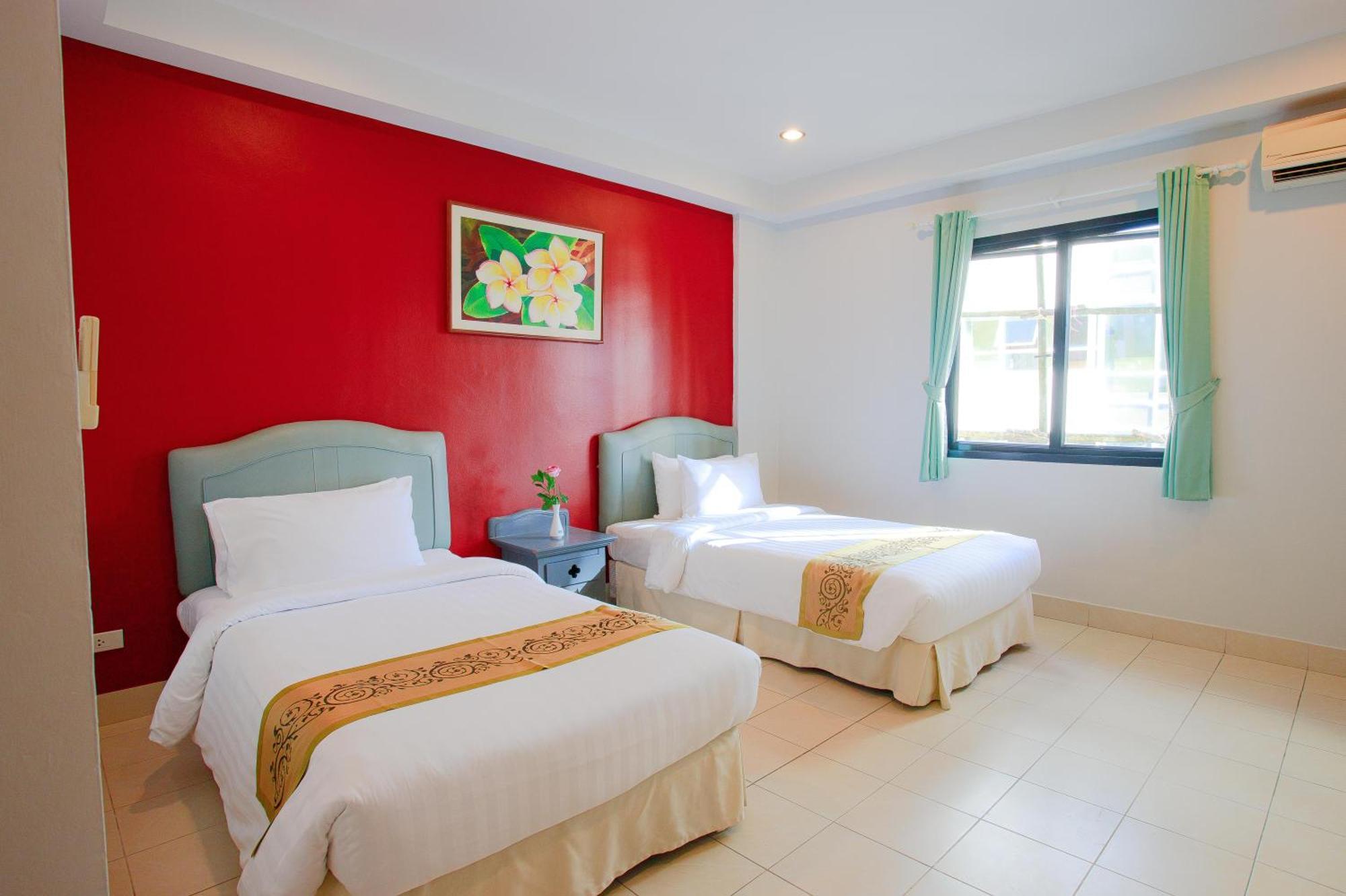 The Corner Apartment Patong Bagian luar foto
