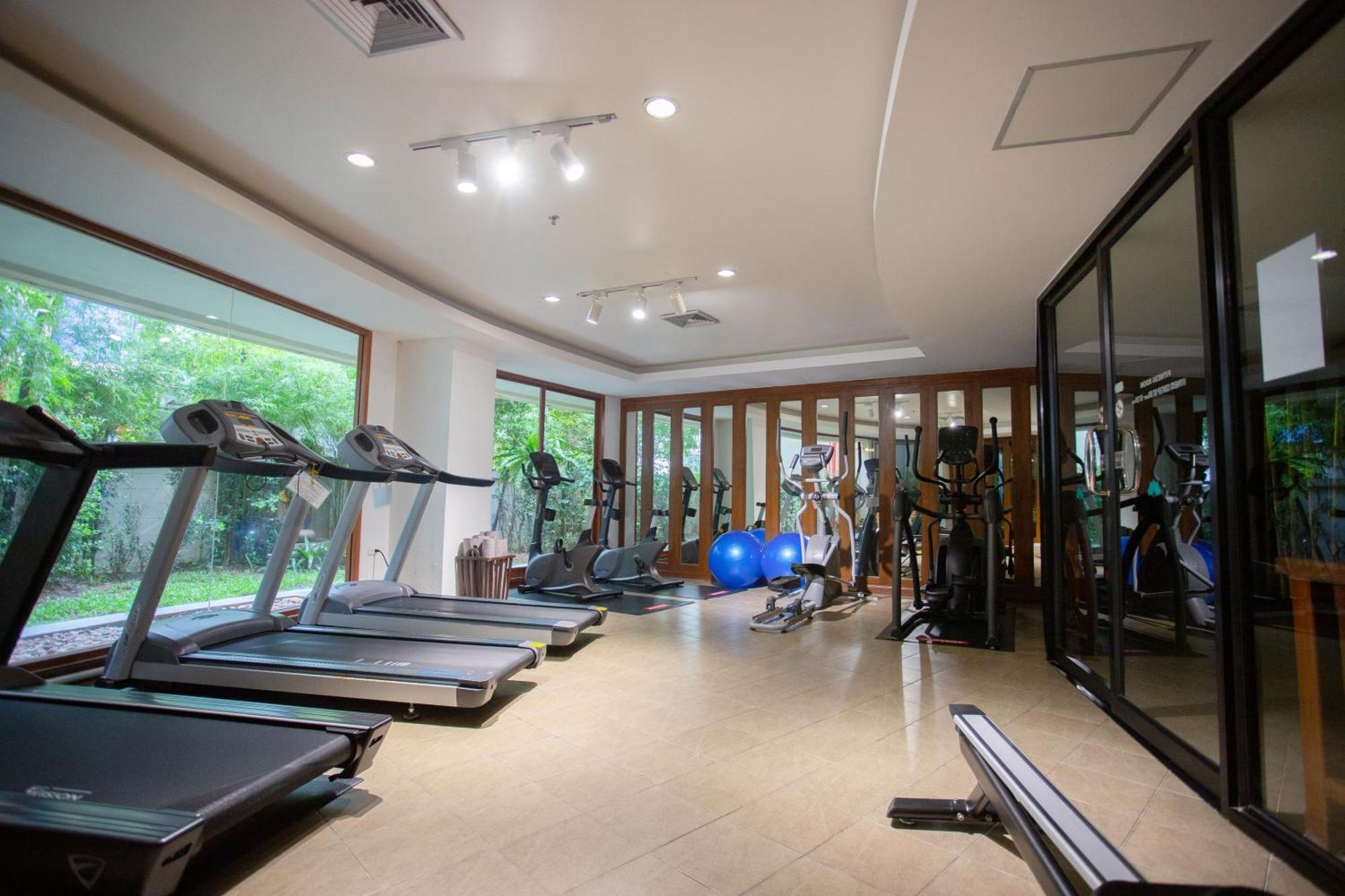 The Corner Apartment Patong Bagian luar foto