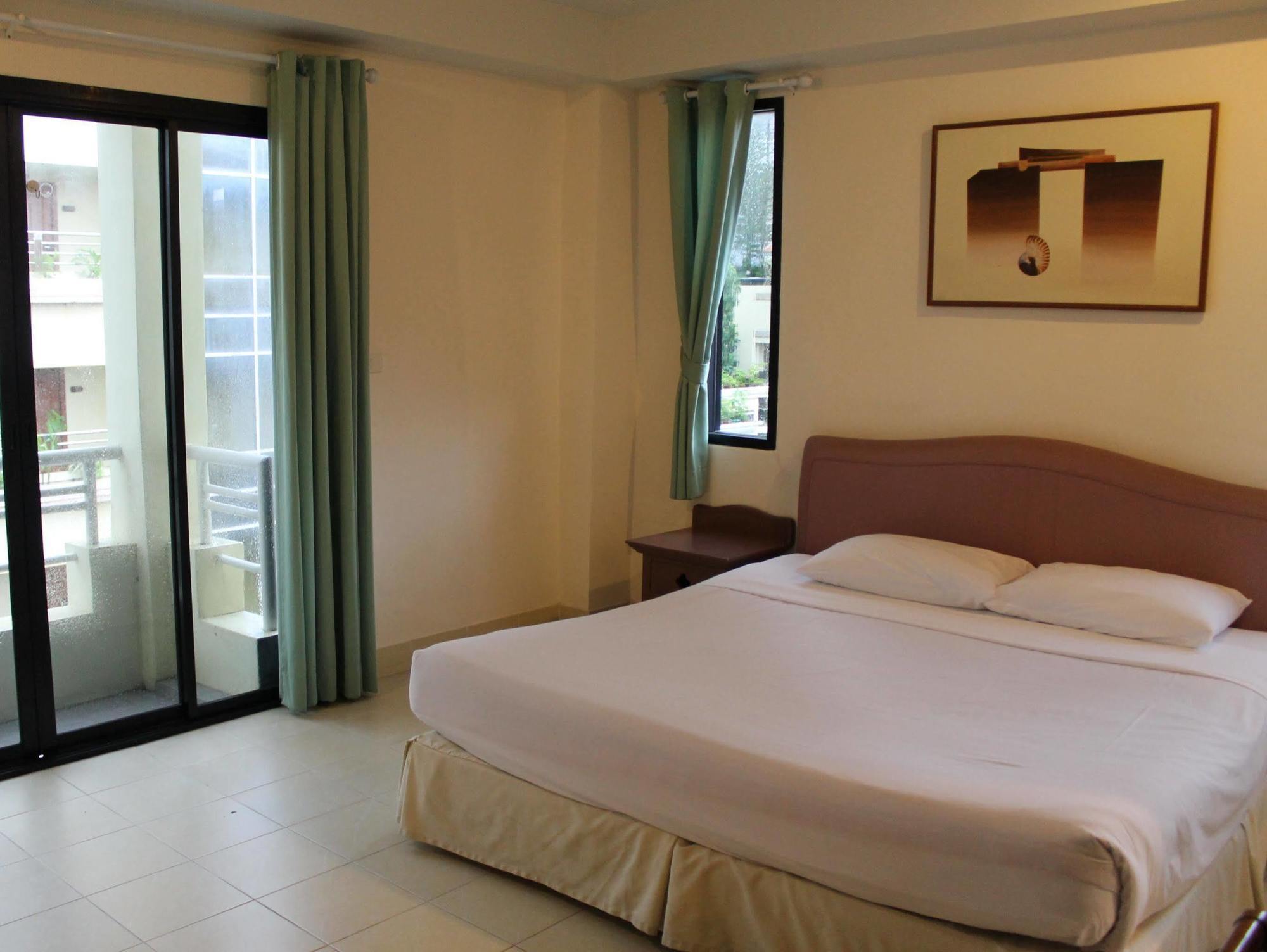 The Corner Apartment Patong Bagian luar foto